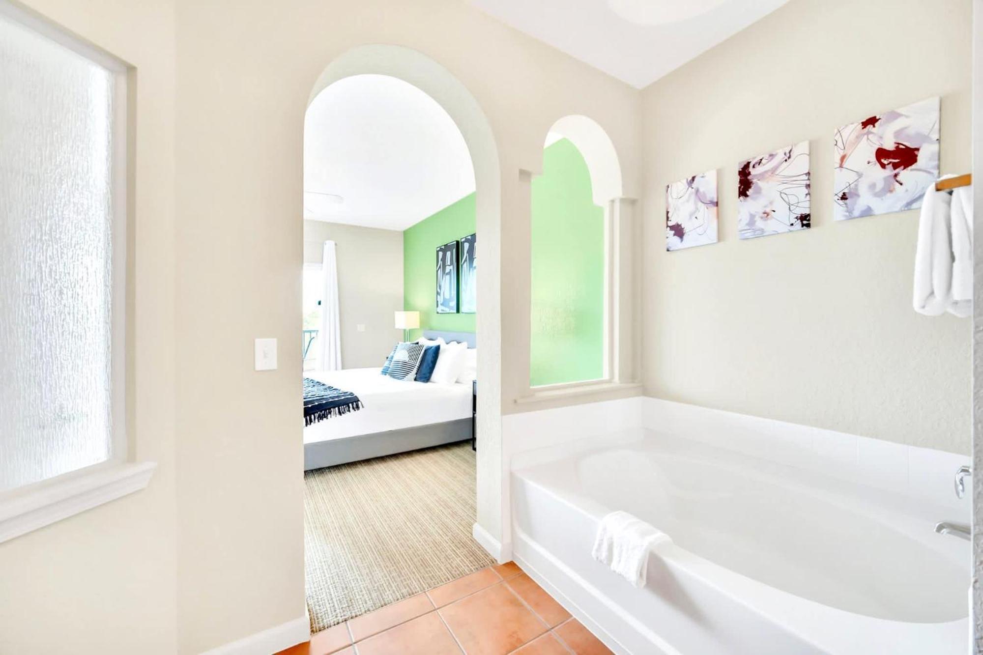 Hébergement de vacances Near 2br King Queen With Hot Tub & Games *