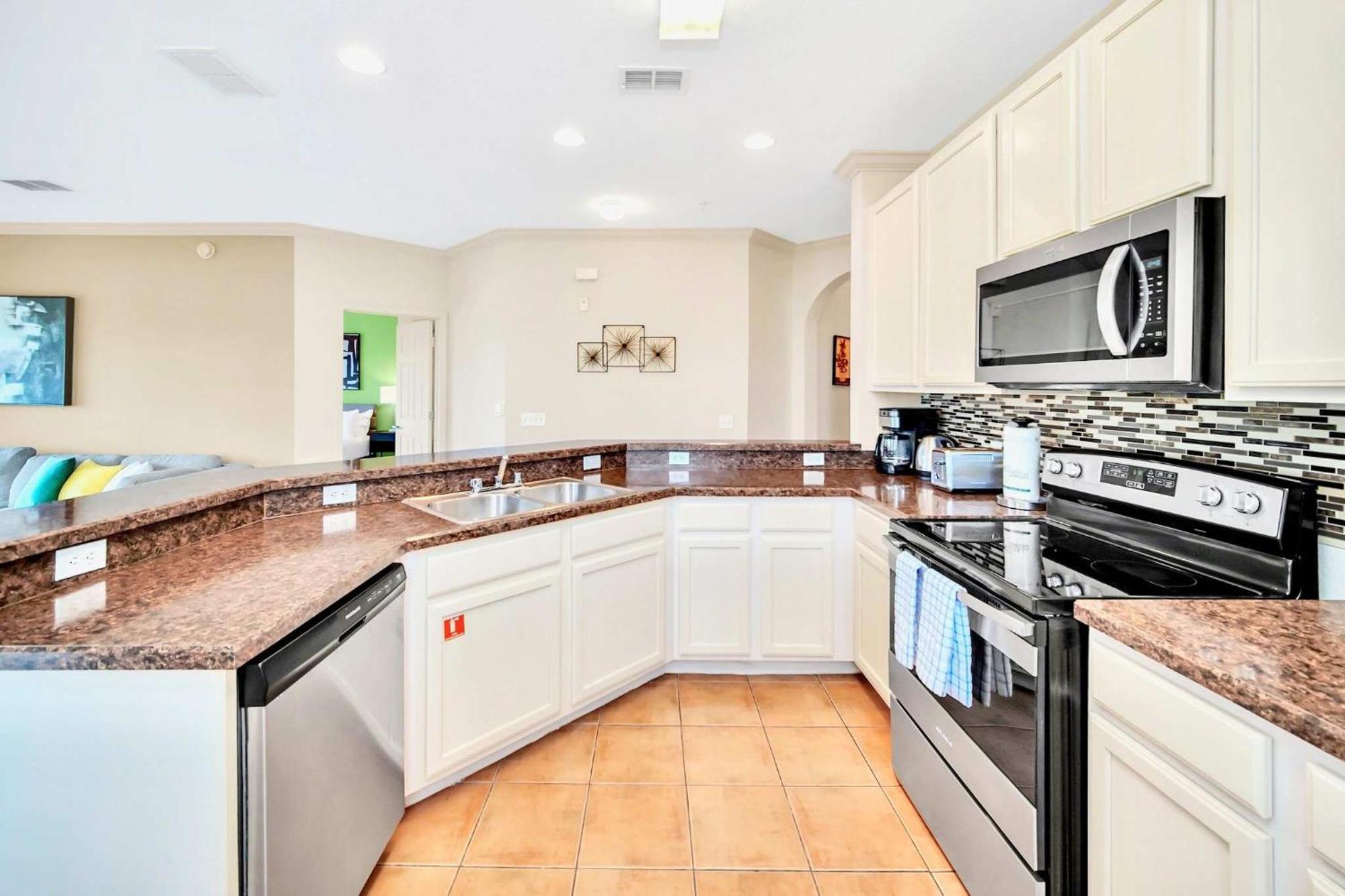Near 2br King Queen With Hot Tub & Games Hébergement de vacances Orlando